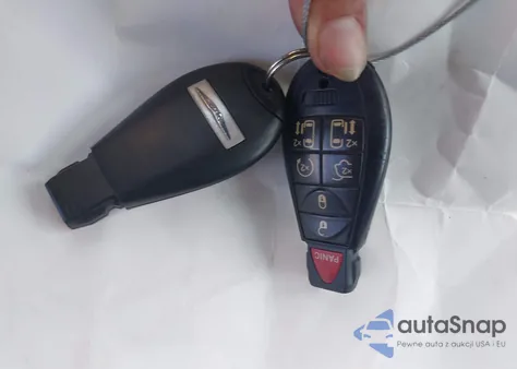 2014 Chrysler Town & Country Touring-L z USA, uszkodzony, nr VIN 2C4RC1CG7ER200092